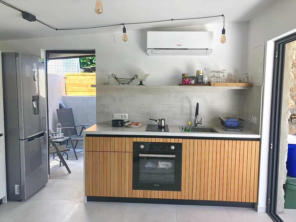 Malinska, casa indipendente con giardino in posizione tranquilla!