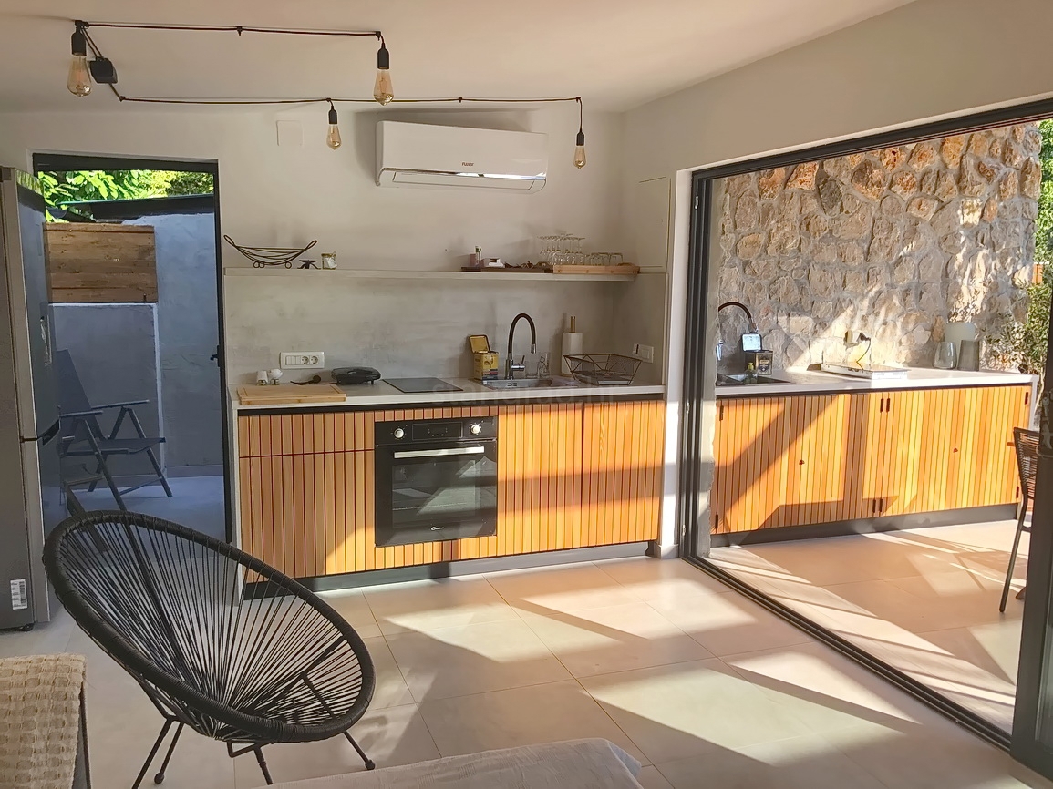 Malinska, casa indipendente con giardino in posizione tranquilla!