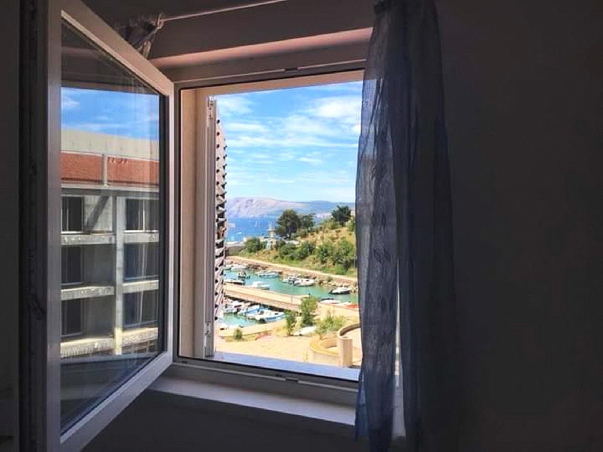 Novi Vinodolski, appartamento arredato in centro, a 200 m dal mare! Occasione!