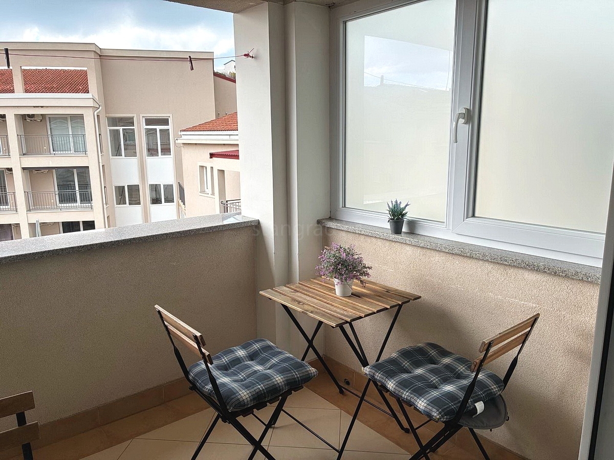 Novi Vinodolski, appartamento arredato in centro, a 200 m dal mare! Occasione!