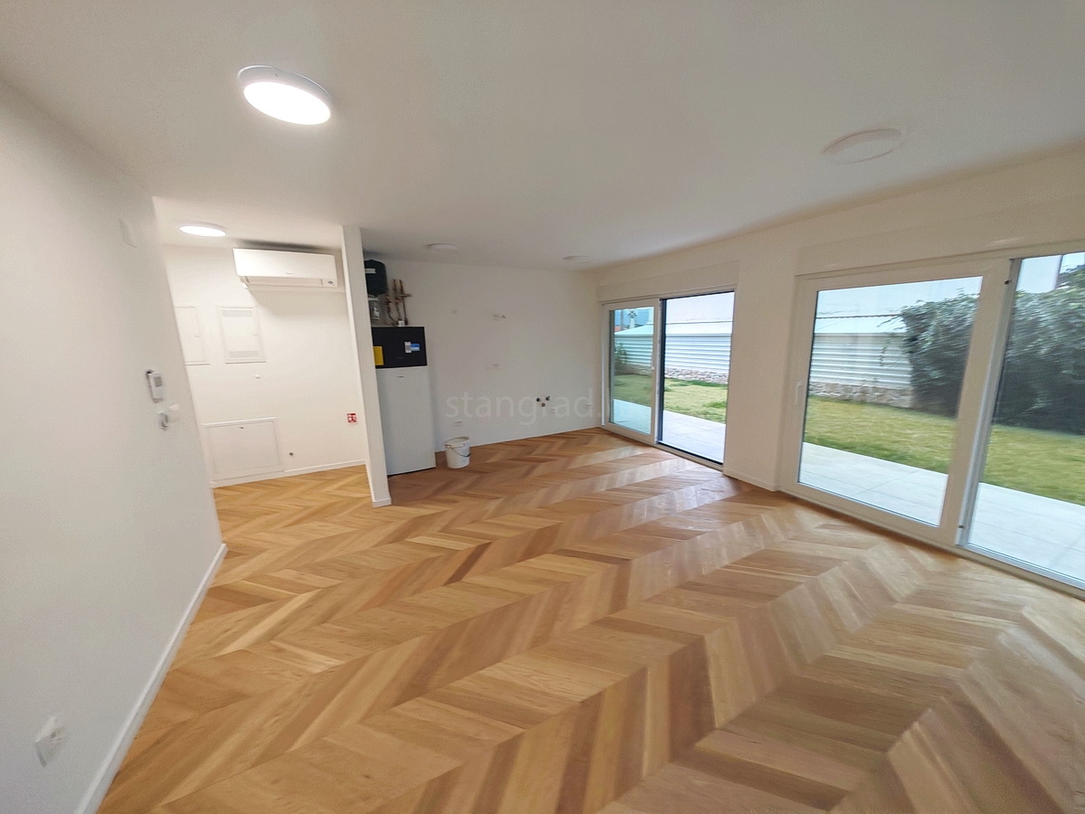 Città di Krk, moderno appartamento con giardino e garage nel centro città!