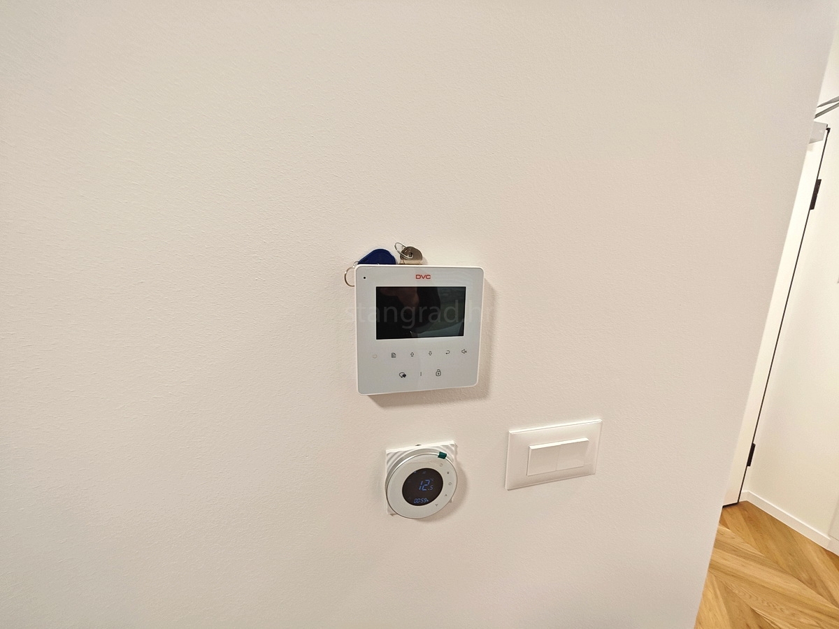 Città di Krk, moderno appartamento con giardino e garage nel centro città!