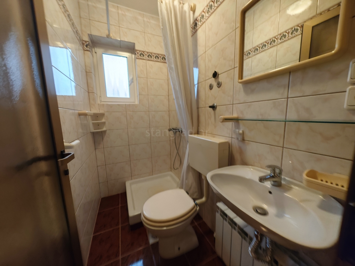 Krk, casa indipendente con grande giardino e piscina!