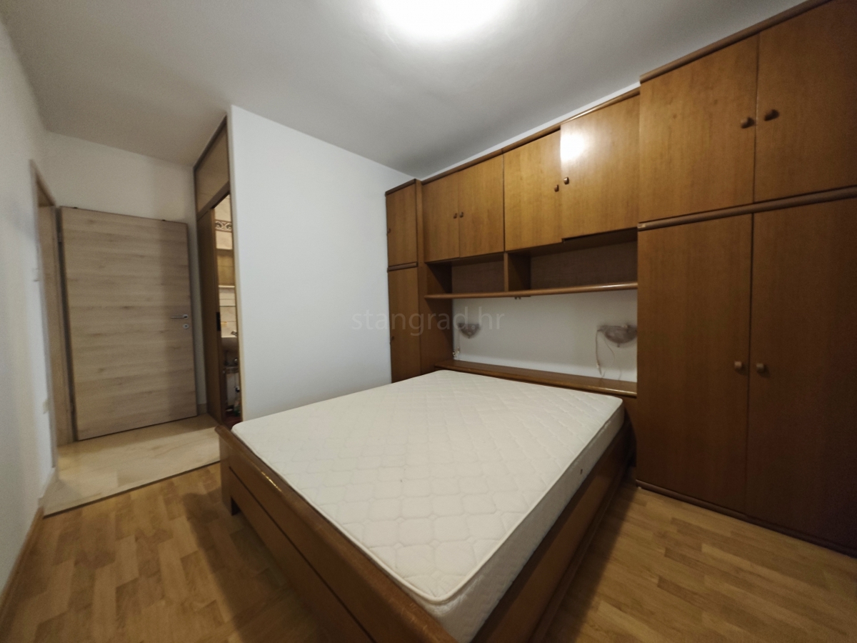 Krk, casa indipendente con grande giardino e piscina!