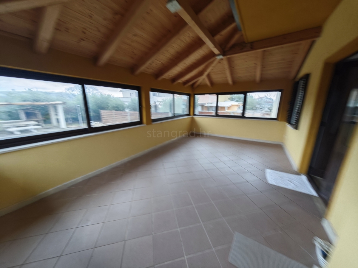 Krk, casa indipendente con grande giardino e piscina!