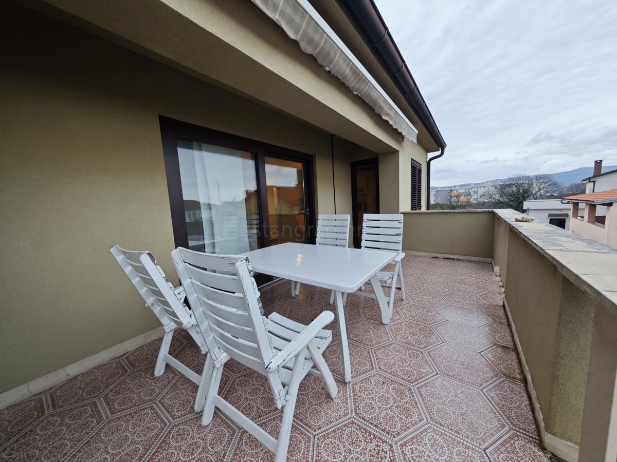 Krk, casa indipendente con grande giardino e piscina!