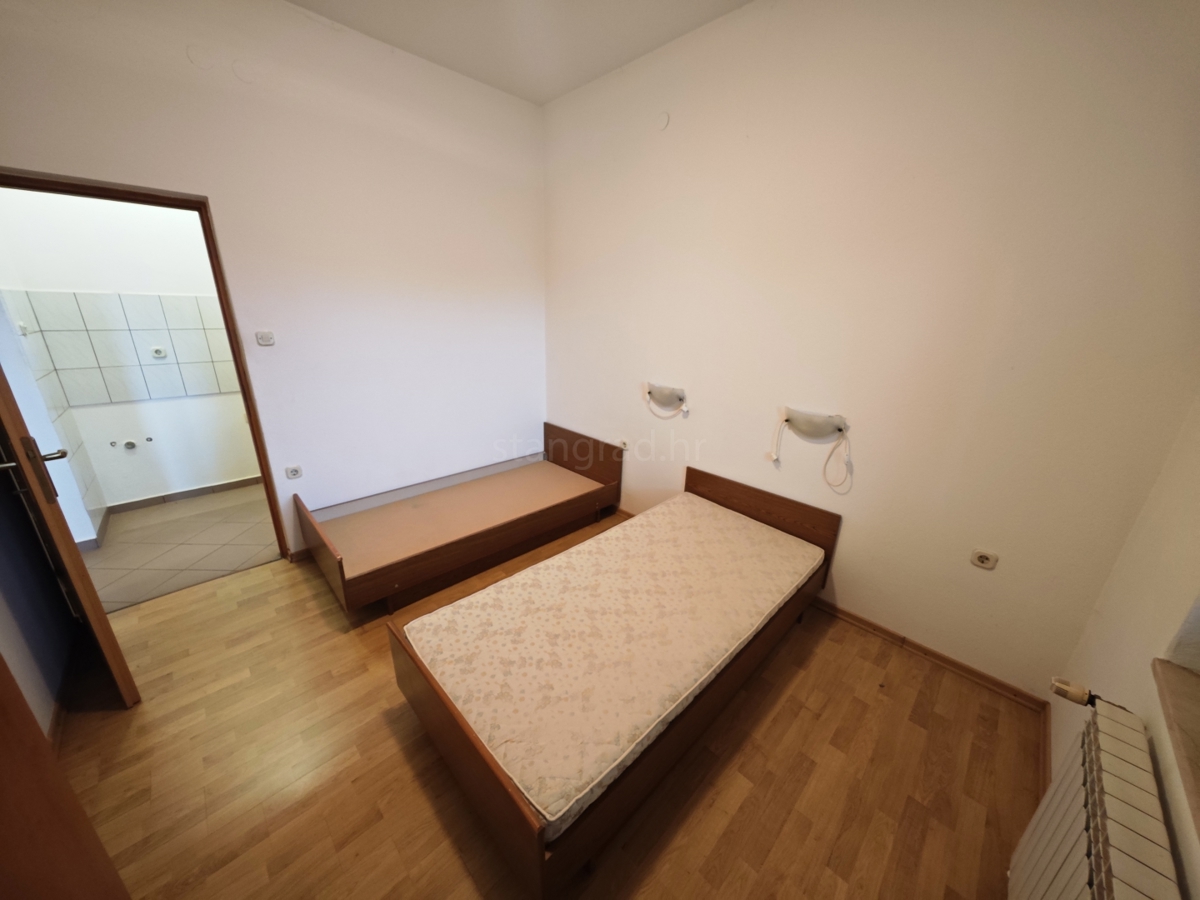 Krk, casa indipendente con grande giardino e piscina!