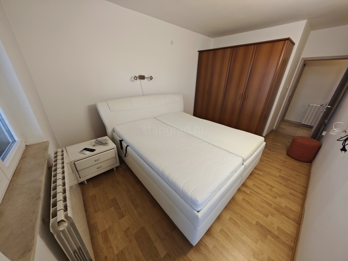 Krk, casa indipendente con grande giardino e piscina!