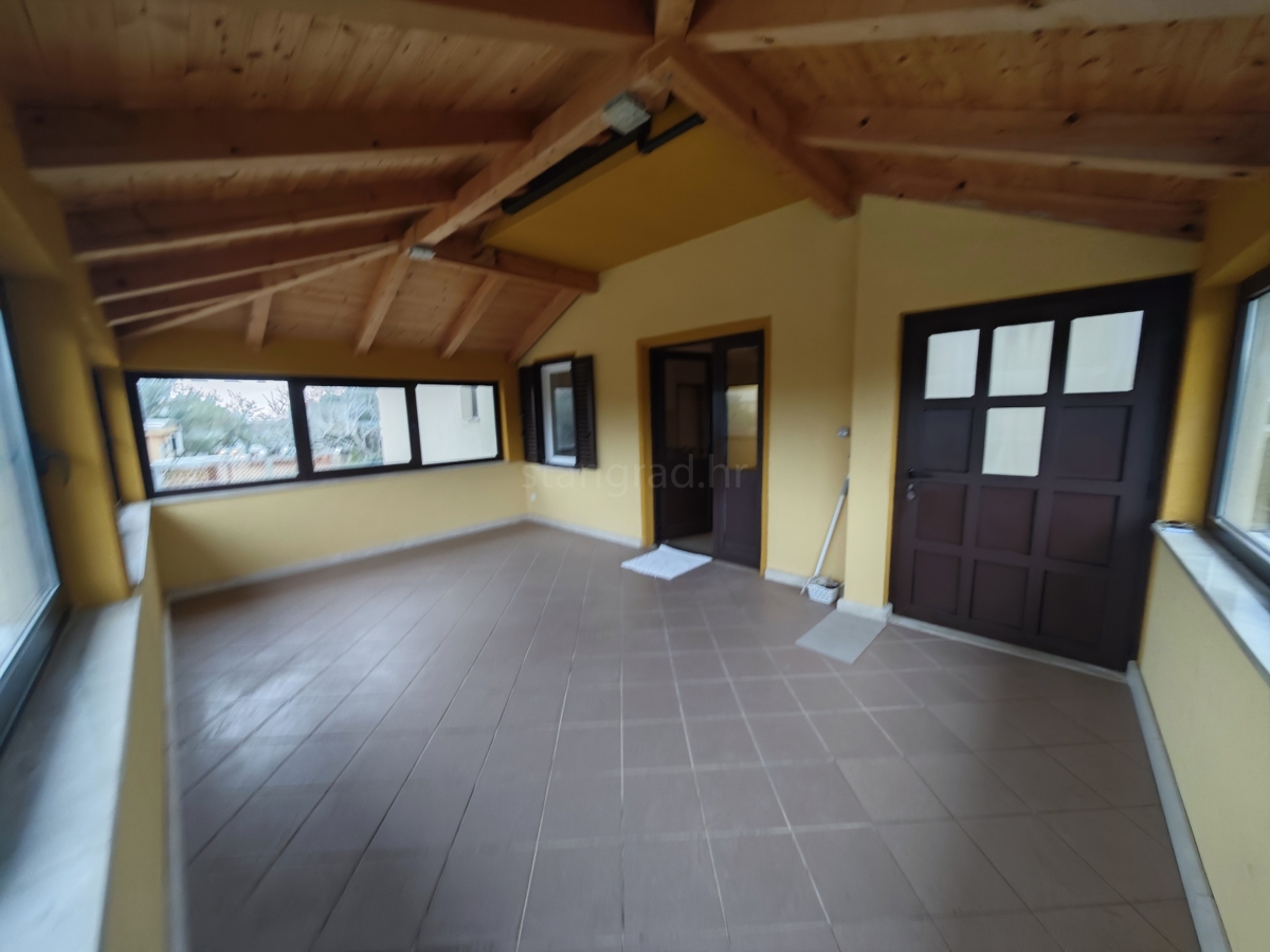 Krk, casa indipendente con grande giardino e piscina!