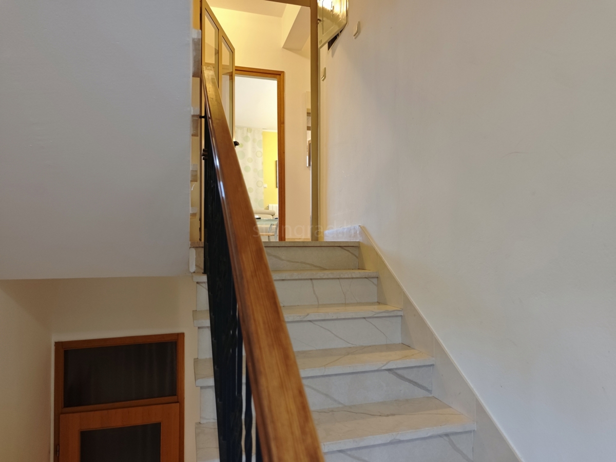 Krk, casa indipendente con grande giardino e piscina!