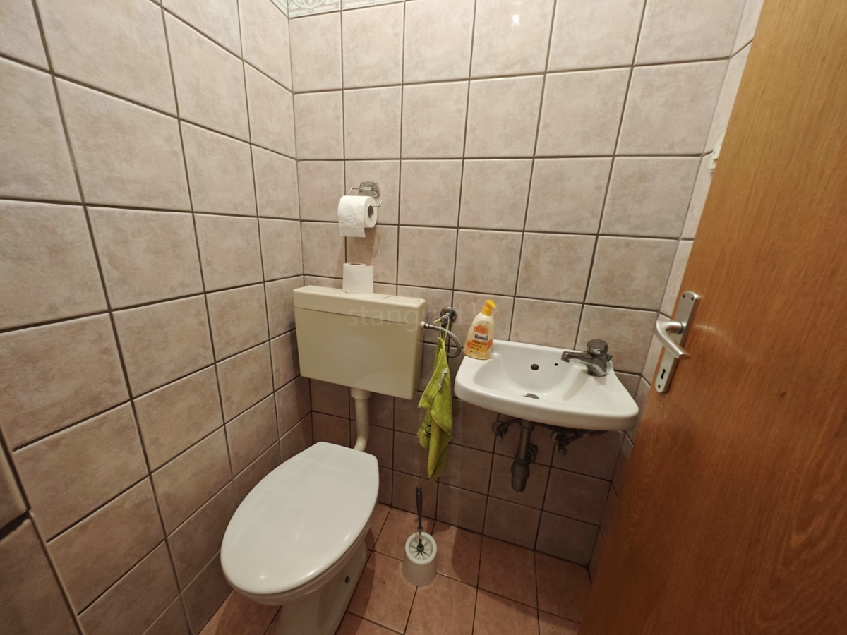 Krk, casa indipendente con grande giardino e piscina!