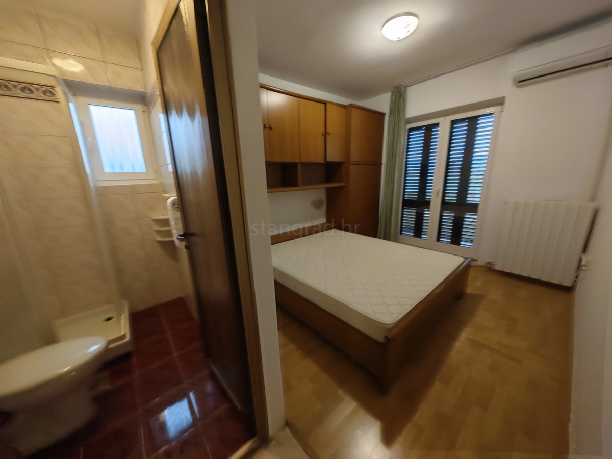 Krk, casa indipendente con grande giardino e piscina!