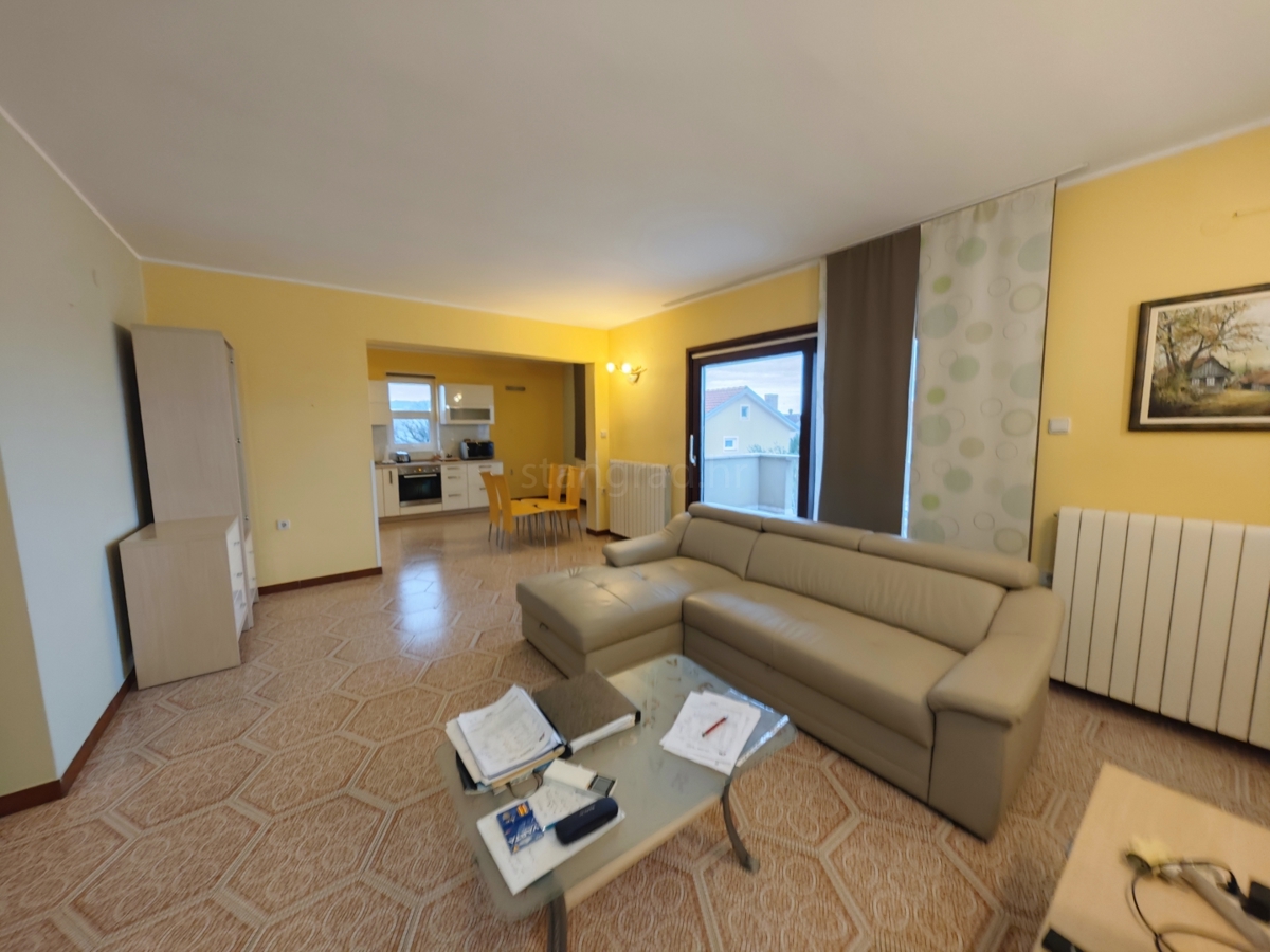 Krk, casa indipendente con grande giardino e piscina!