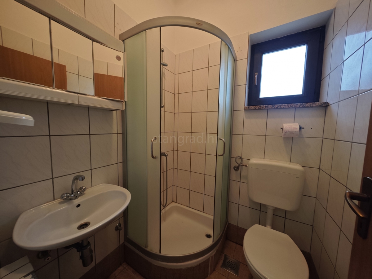 Krk, casa indipendente con grande giardino e piscina!