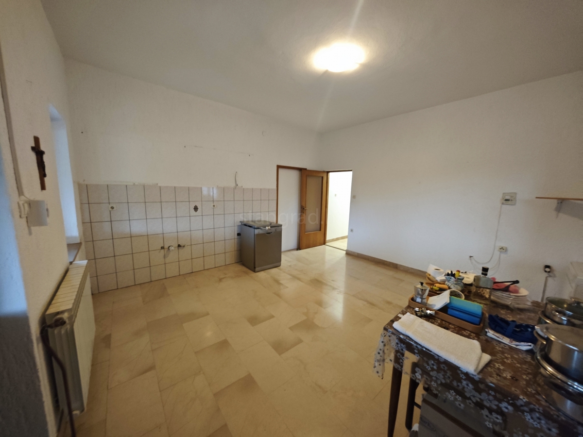 Krk, casa indipendente con grande giardino e piscina!