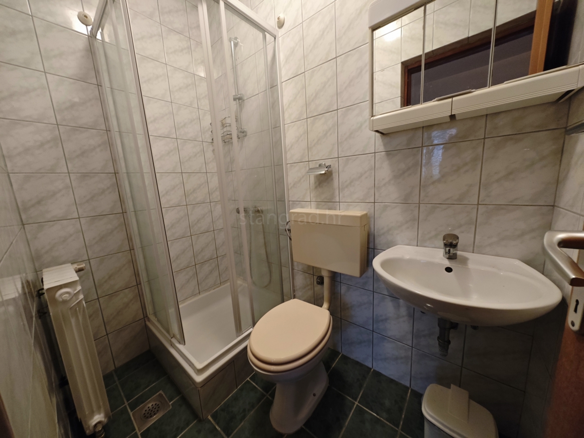 Krk, casa indipendente con grande giardino e piscina!