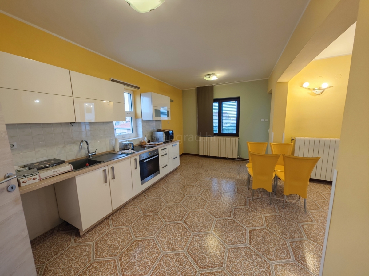 Krk, casa indipendente con grande giardino e piscina!