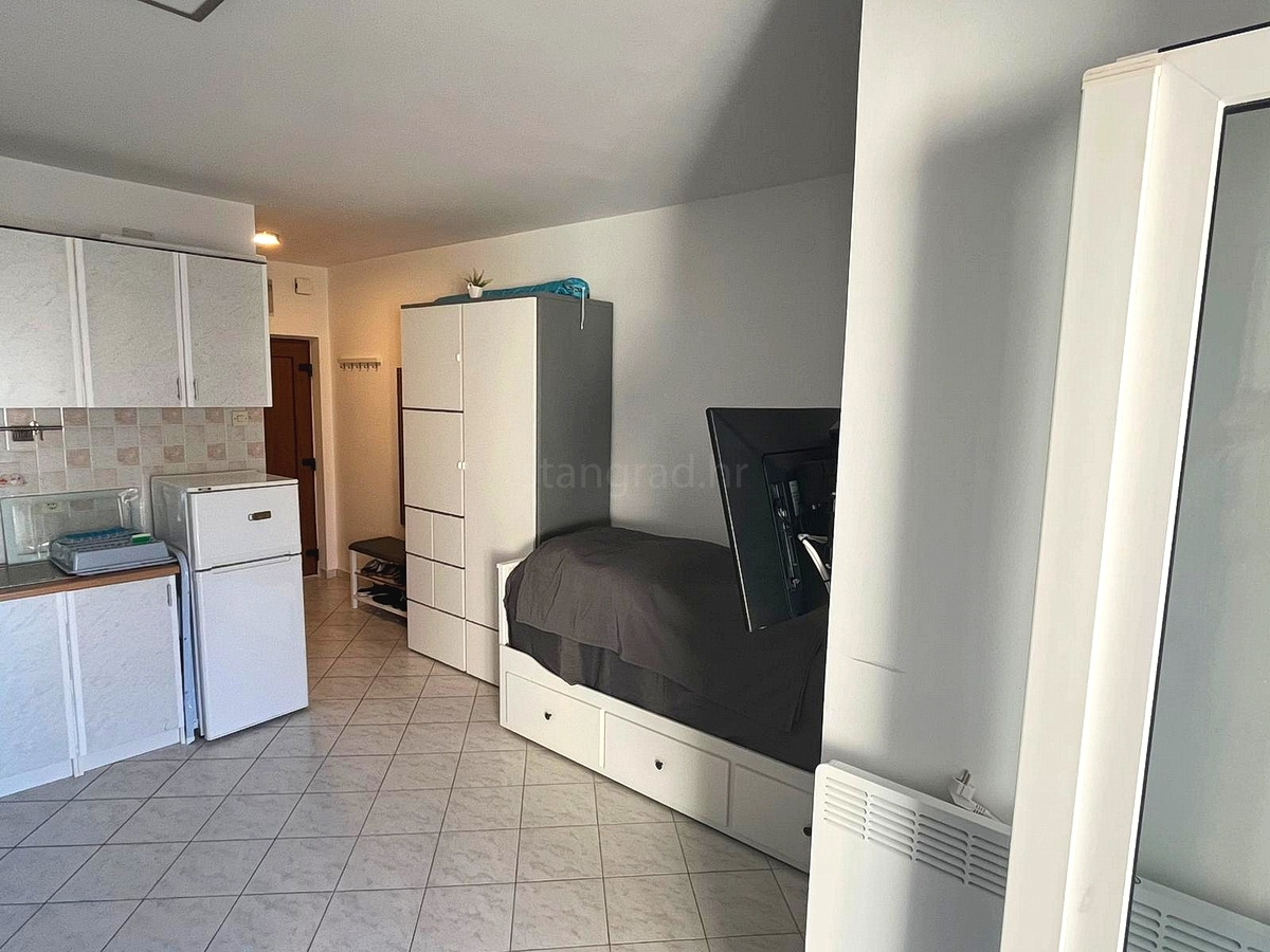 Zona di Crikvenica, monolocale con vista mare e parcheggio!