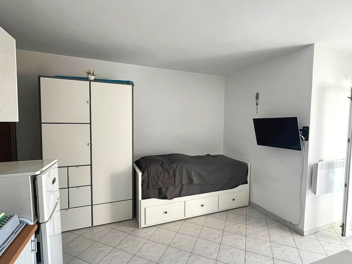 Zona di Crikvenica, monolocale con vista mare e parcheggio!