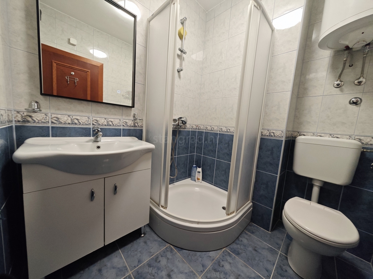 Krk, appartamento con due camere da letto al 1. piano con vista mare!