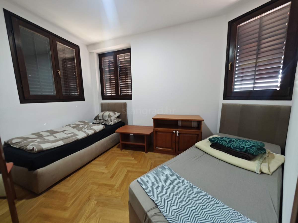 Krk, appartamento con due camere da letto al 1. piano con vista mare!