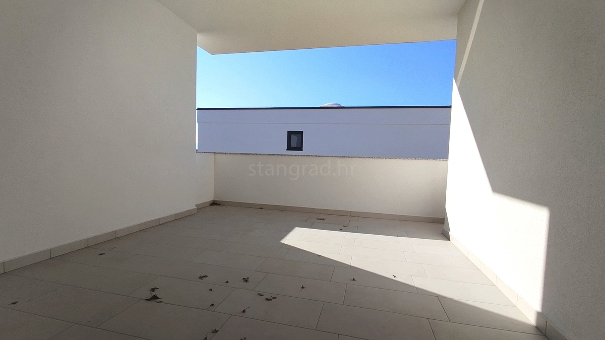 Novi Vinodolski, nuovo appartamento 2 camere al 1° piano con vista!