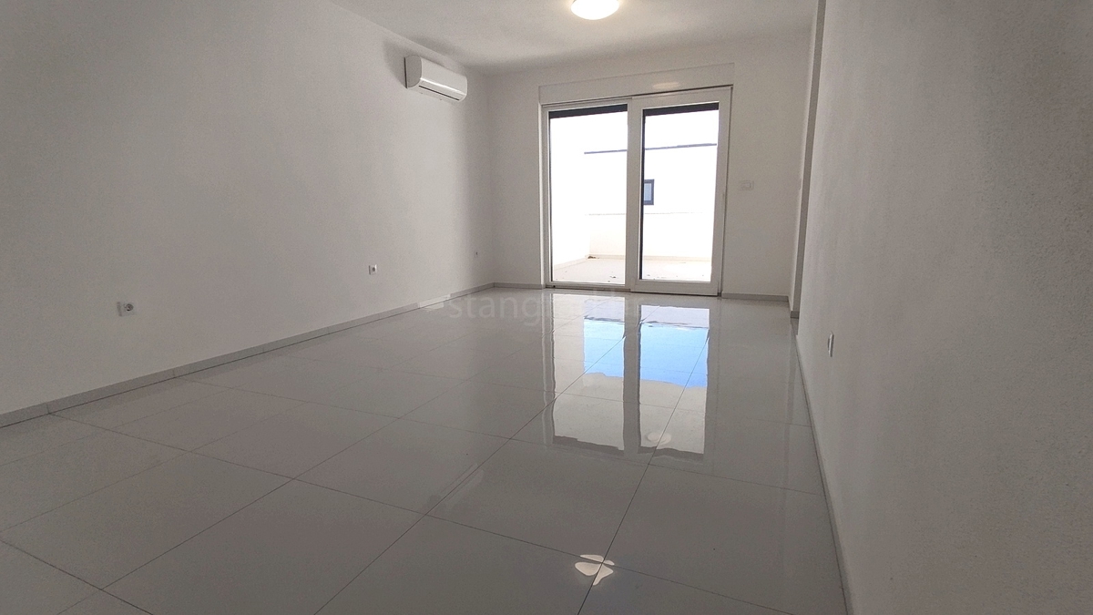 Novi Vinodolski, nuovo appartamento 2 camere al 1° piano con vista!