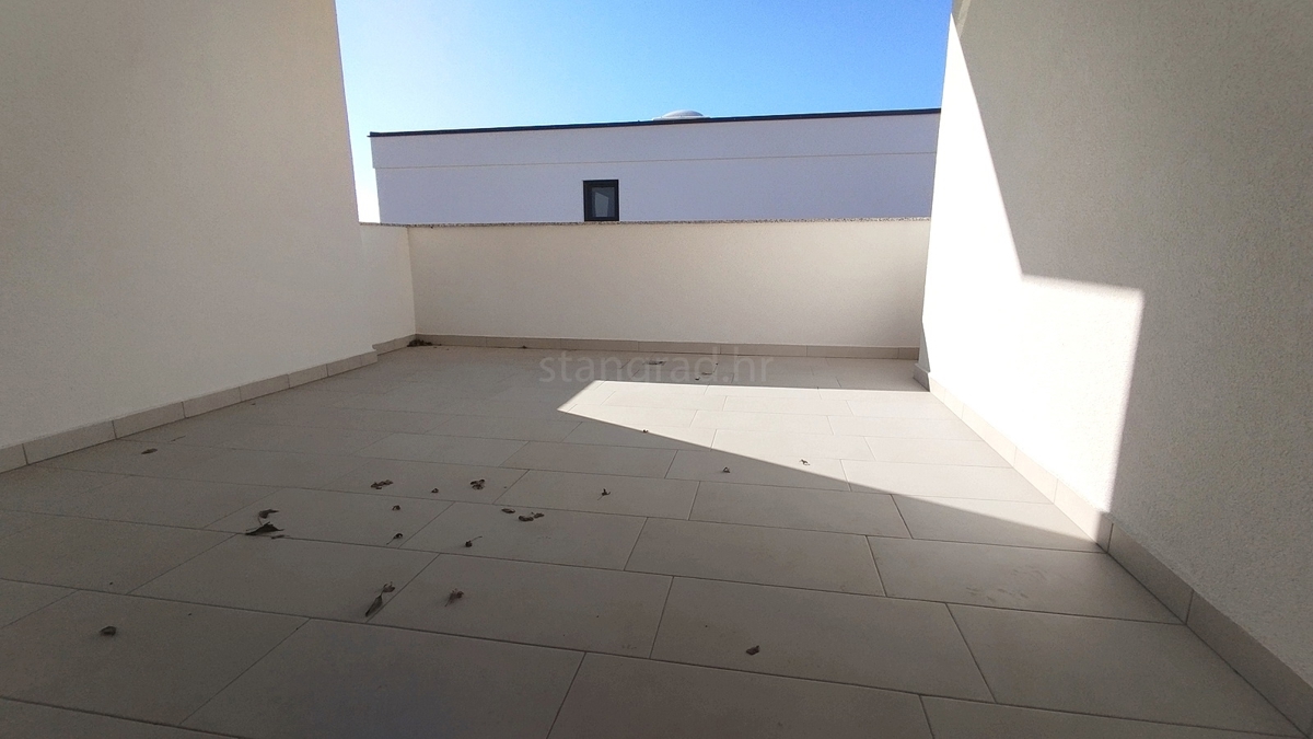 Novi Vinodolski, nuovo appartamento 2 camere al 1° piano con vista!