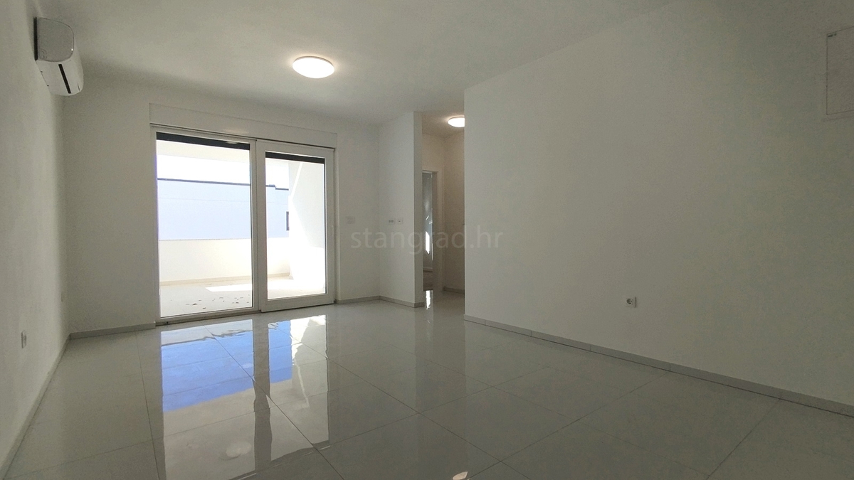 Novi Vinodolski, nuovo appartamento 2 camere al 1° piano con vista!