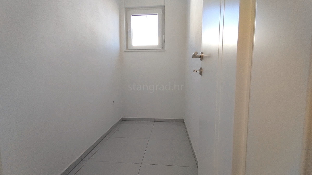 Novi Vinodolski, nuovo appartamento 2 camere al 1° piano con vista!