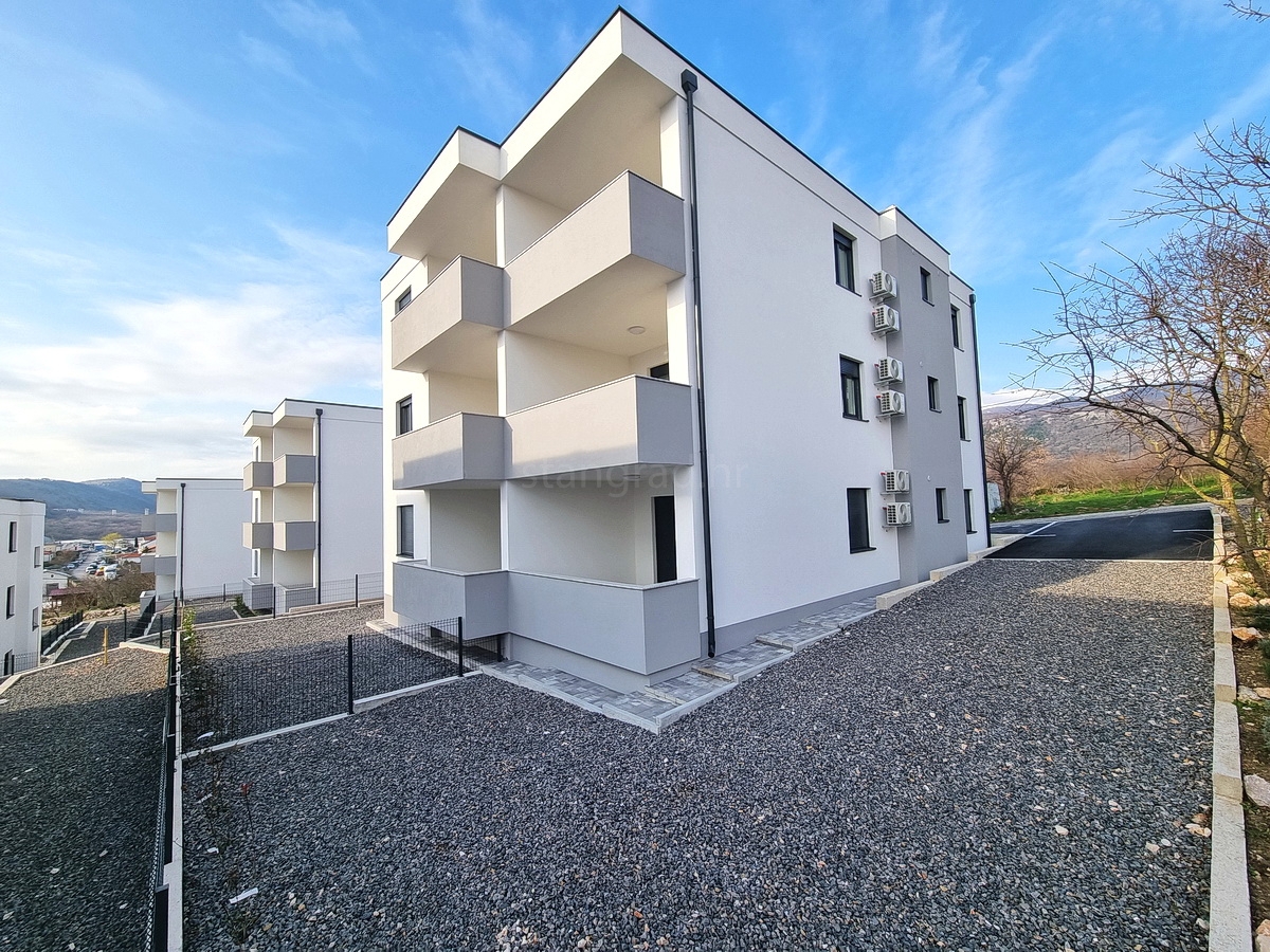 Novi Vinodolski, nuovo appartamento 2 camere al 1° piano con vista!