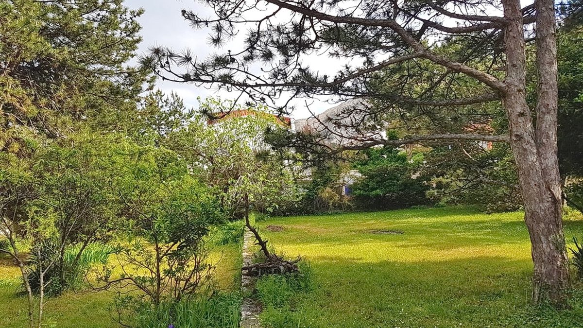 Baška, casa a un solo piano con un ampio giardino, vicinissima al mare!