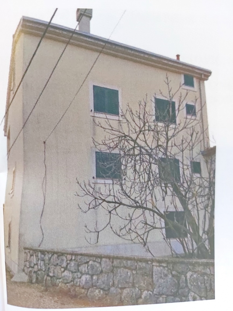 Zona Malinska, casa indipendente con ampio giardino!