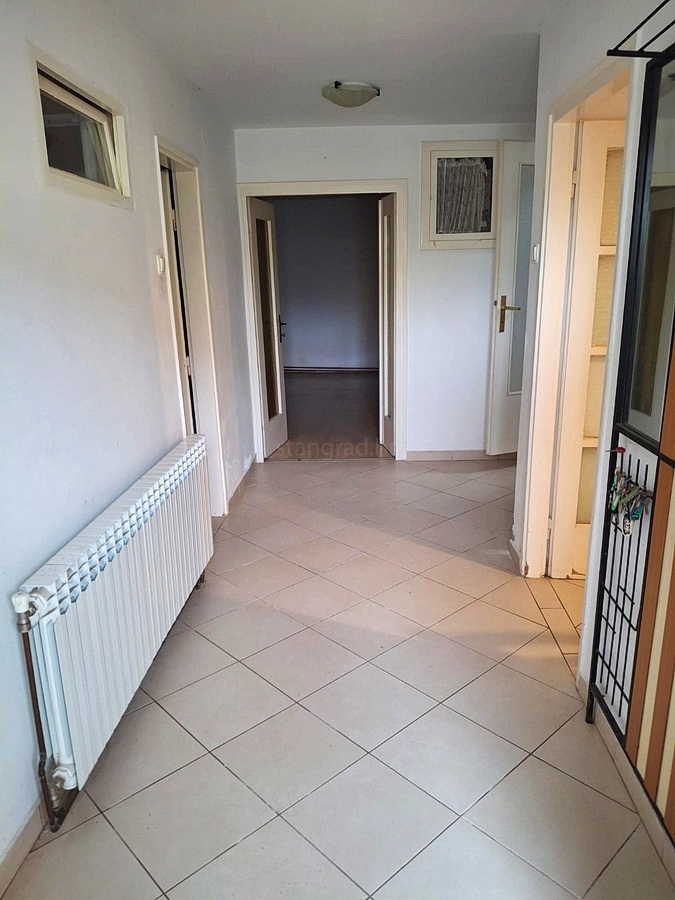 Zona di Krk, casa in pietra a schiera con vista mare!