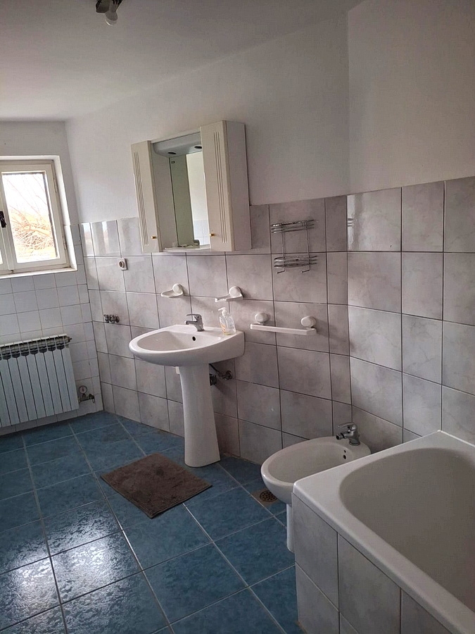 Zona di Krk, casa in pietra a schiera con vista mare!