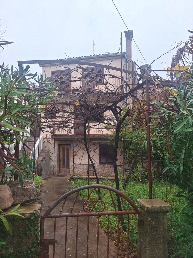 Zona di Krk, casa in pietra a schiera con vista mare!