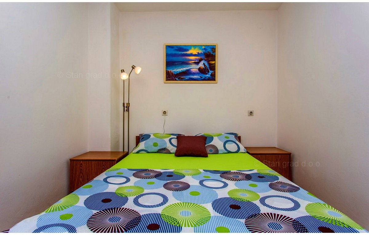 Zona di Dobrinja, casa vacanze semi-indipendente con 4 appartamenti, in vendita !!