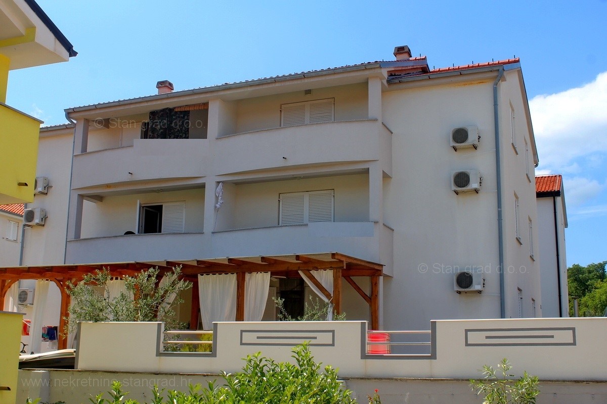 Baia di Soline, appartamento al secondo piano con vista mare