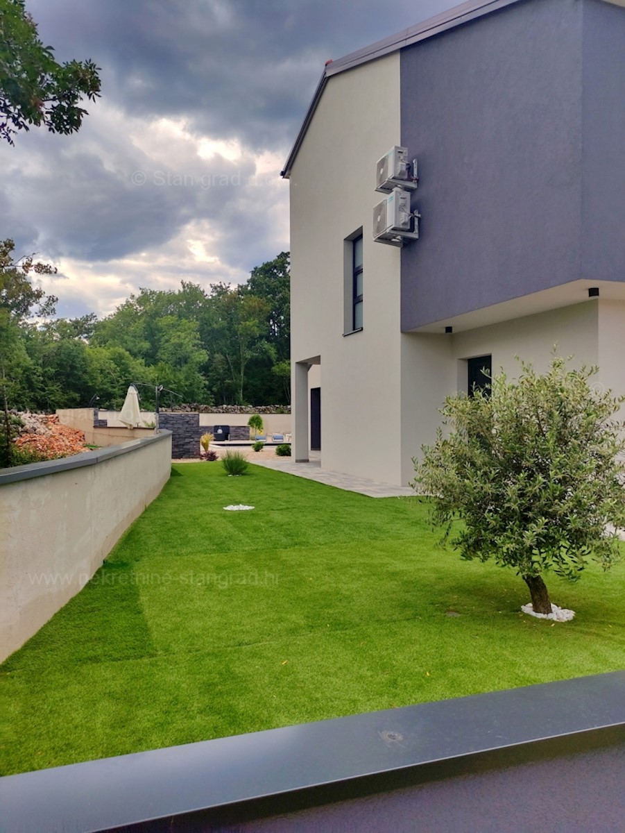 Dobrinj, dintorni, casa indipendente con piscina e giardino, IN VENDITA