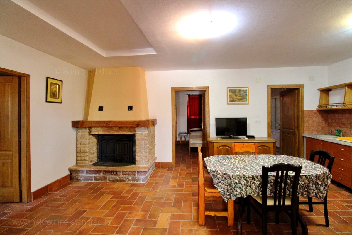 Malinska dintorni, casa in pietra con due appartamenti con piscina!