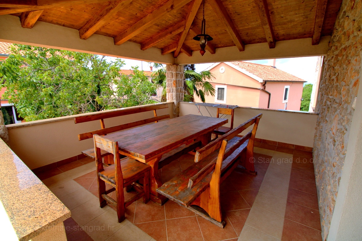 Malinska dintorni, casa in pietra con due appartamenti con piscina!