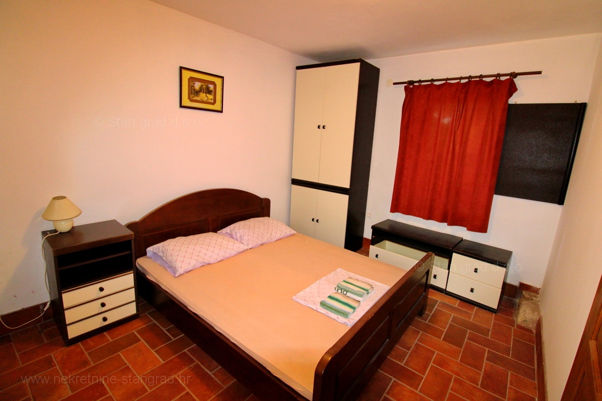 Malinska dintorni, casa in pietra con due appartamenti con piscina!