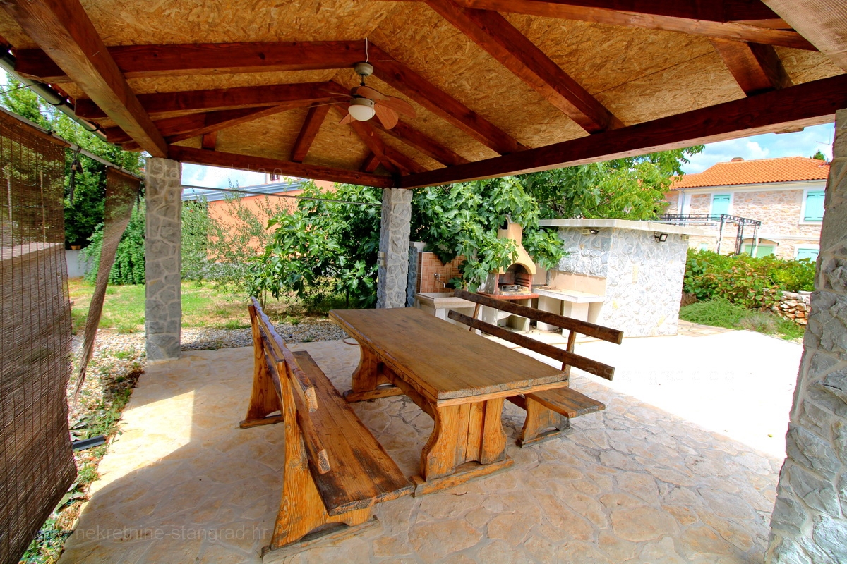 Malinska dintorni, casa in pietra con due appartamenti con piscina!