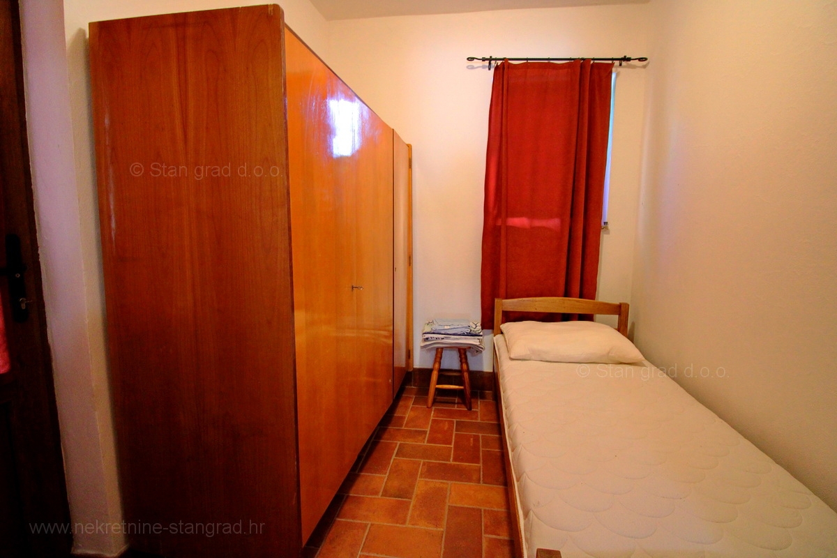 Malinska dintorni, casa in pietra con due appartamenti con piscina!