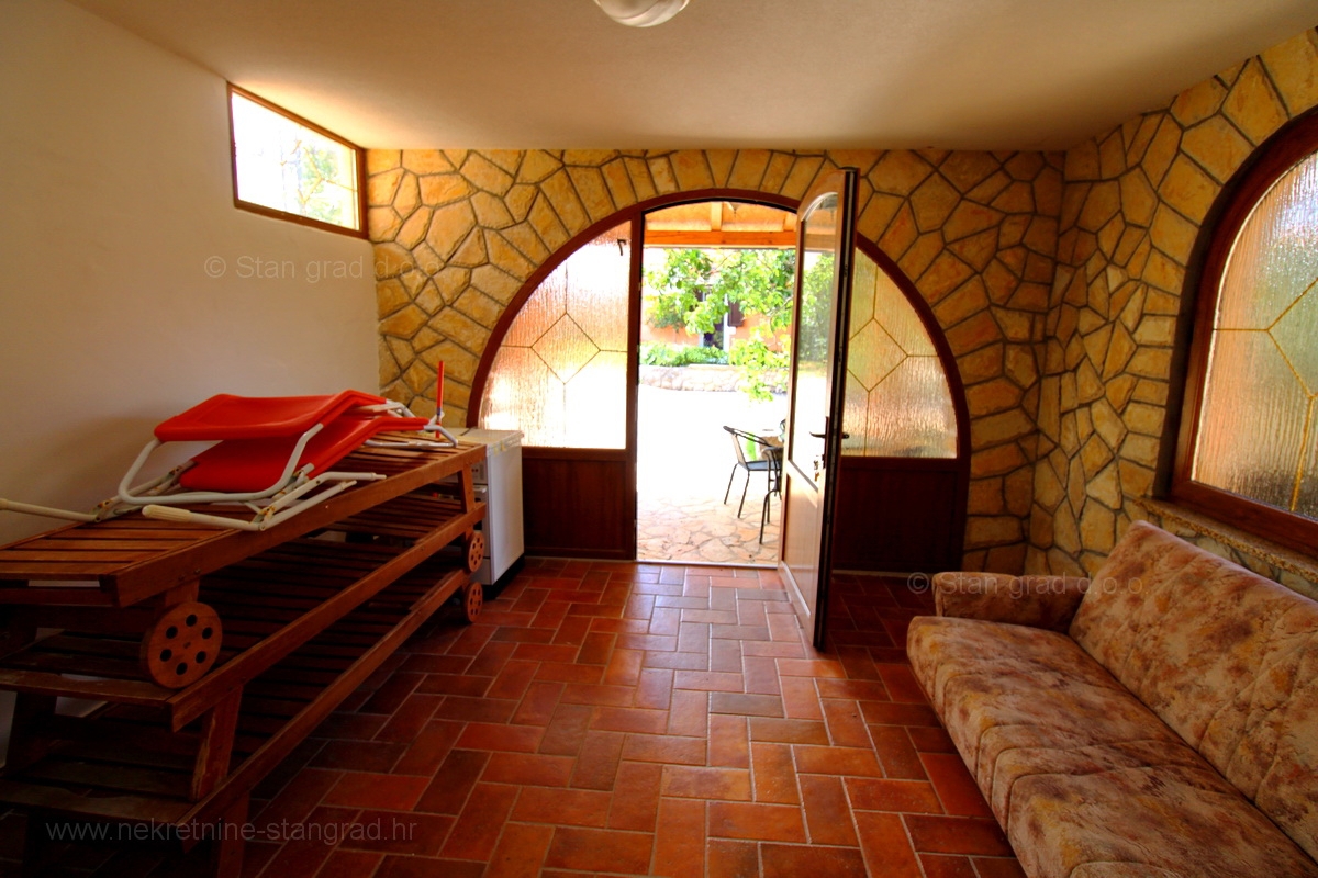 Malinska dintorni, casa in pietra con due appartamenti con piscina!