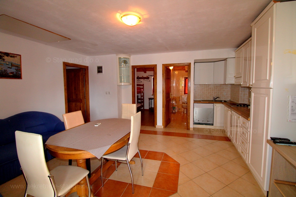 Malinska dintorni, casa in pietra con due appartamenti con piscina!