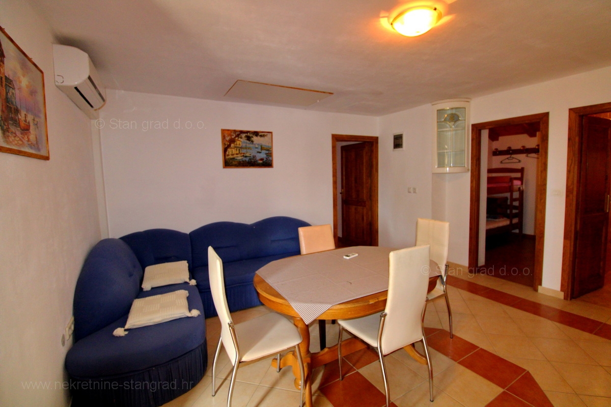 Malinska dintorni, casa in pietra con due appartamenti con piscina!