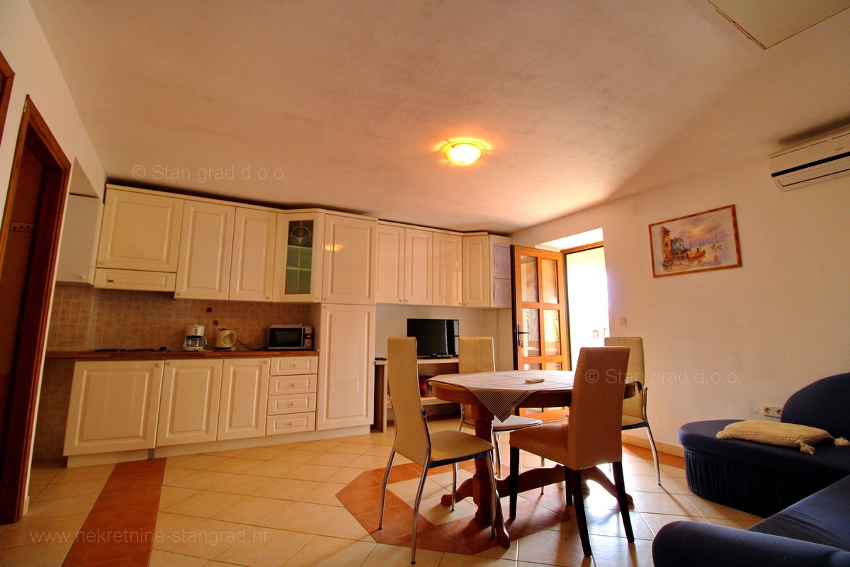 Malinska dintorni, casa in pietra con due appartamenti con piscina!