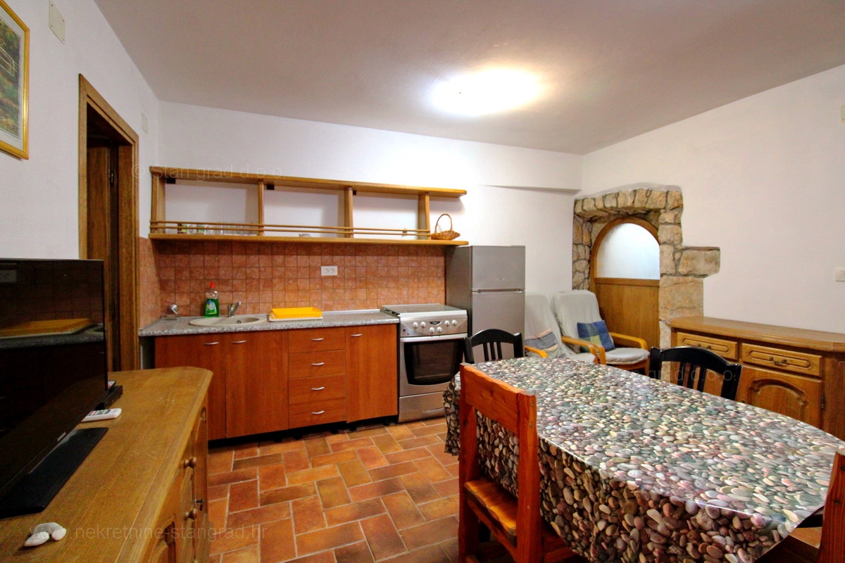 Malinska dintorni, casa in pietra con due appartamenti con piscina!