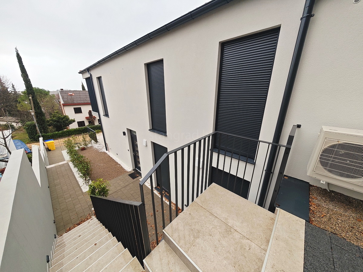 Omišalj, in vendita, bellissimo appartamento al primo piano con giardino, vicino al mare!